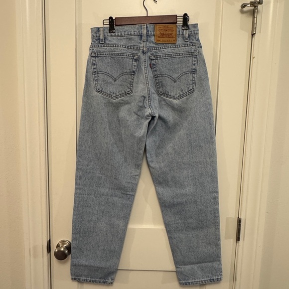 Vintage Levi’s Women’s Blue Jeans High-rise, Tapered Leg - Picture 3 of 8